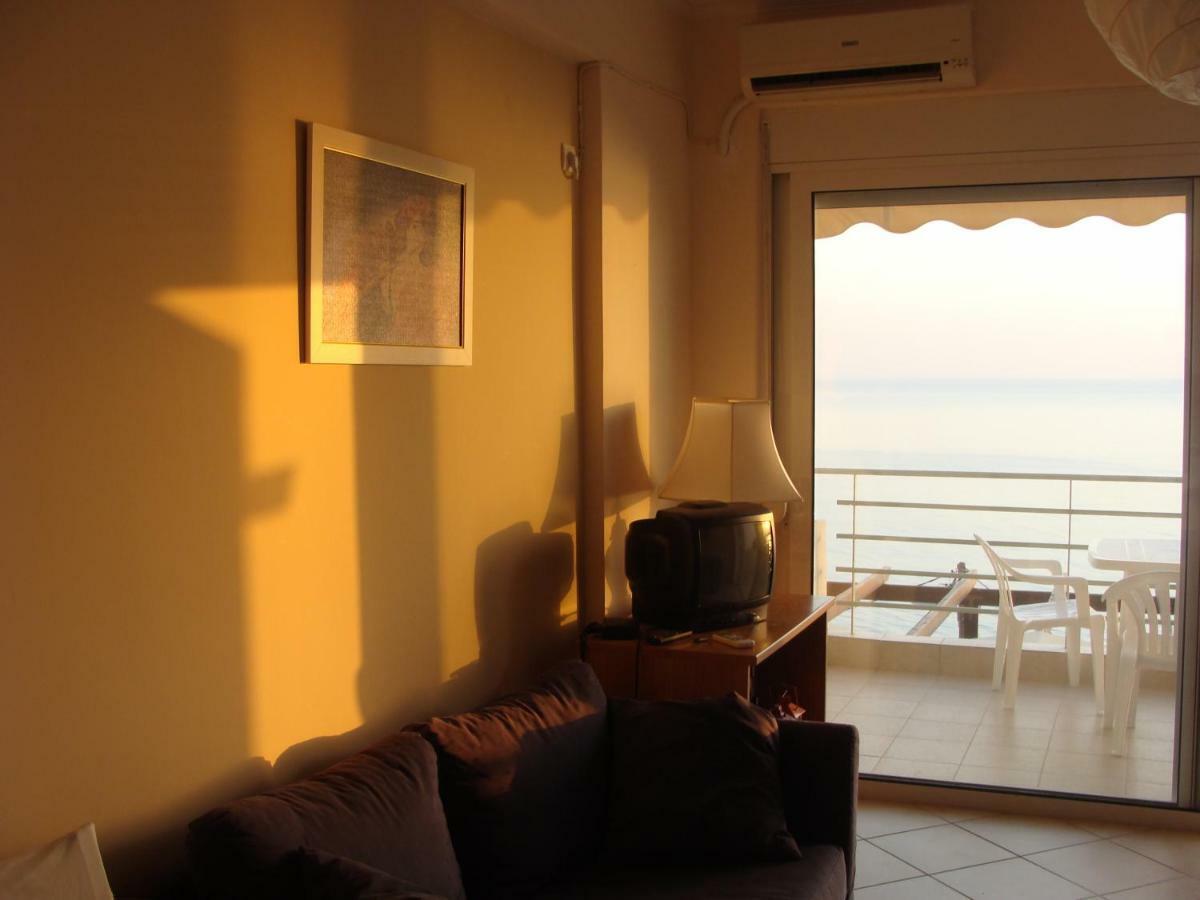 Iason Apartment Loutsa  Exterior photo